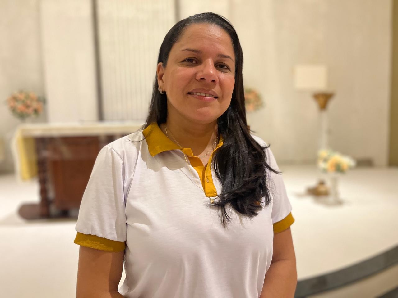 'Vestir Maria': artesã transforma fé em arte na confecção de mantos de Nossa Senhora no Amapá