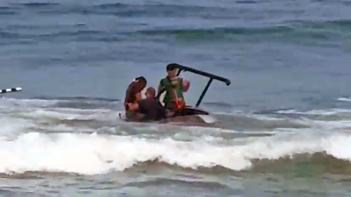 VÍDEO: piloto e 2 turistas estrangeiros saem ilesos de acidente