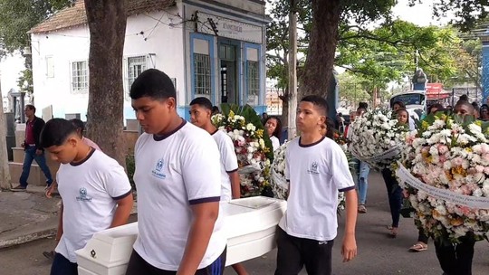 Menino de 11 anos que morreu atropelado por ônibus é enterrado em Campos