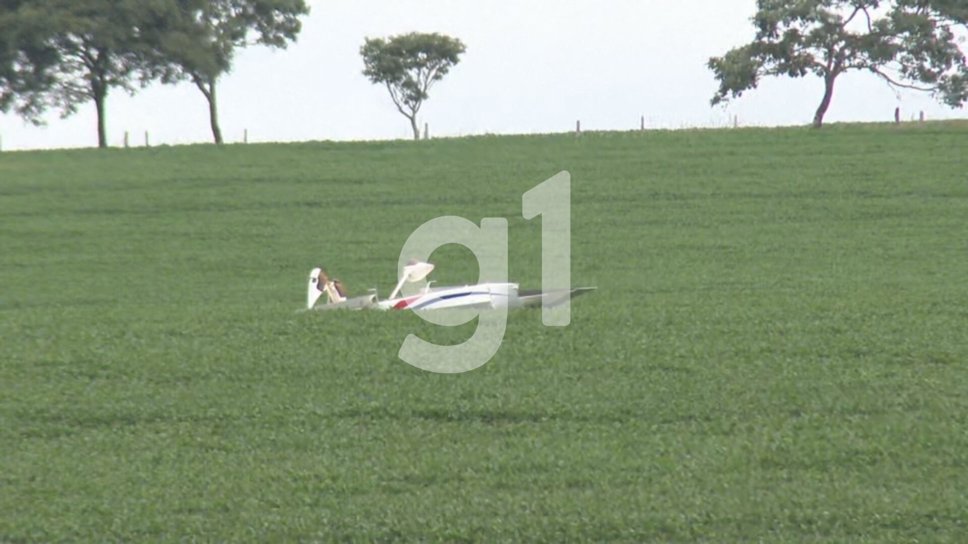 Avião de pequeno porte sofre acidente após tentar pouso forçado no DF, dizem bombeiros