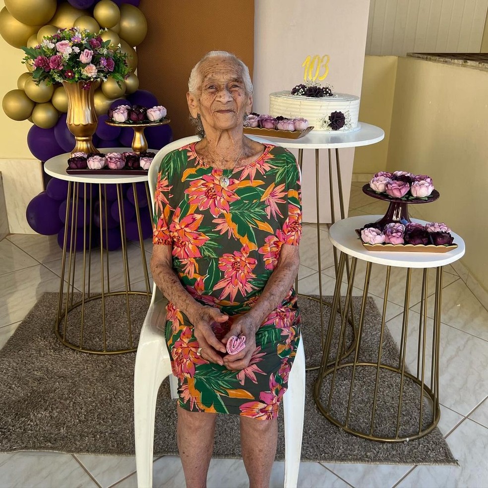 Dona Cícera, de 103, disse que o segredo para passar dos 100 anos de idadeé ser feliz. Espírito Santo — Foto: Reprodução/Instagram