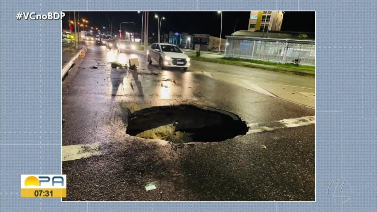 Carro cai em cratera no asfalto na avenida Augusto Montenegro, em Belém ...
