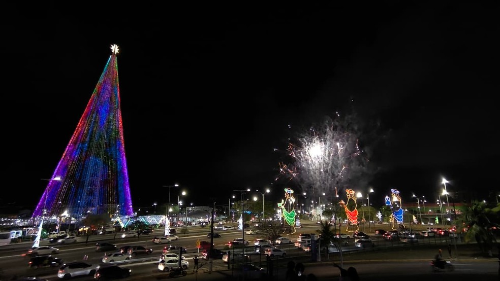 Árvore de Mirassol é acesa em Natal — Foto: Demis Roussos