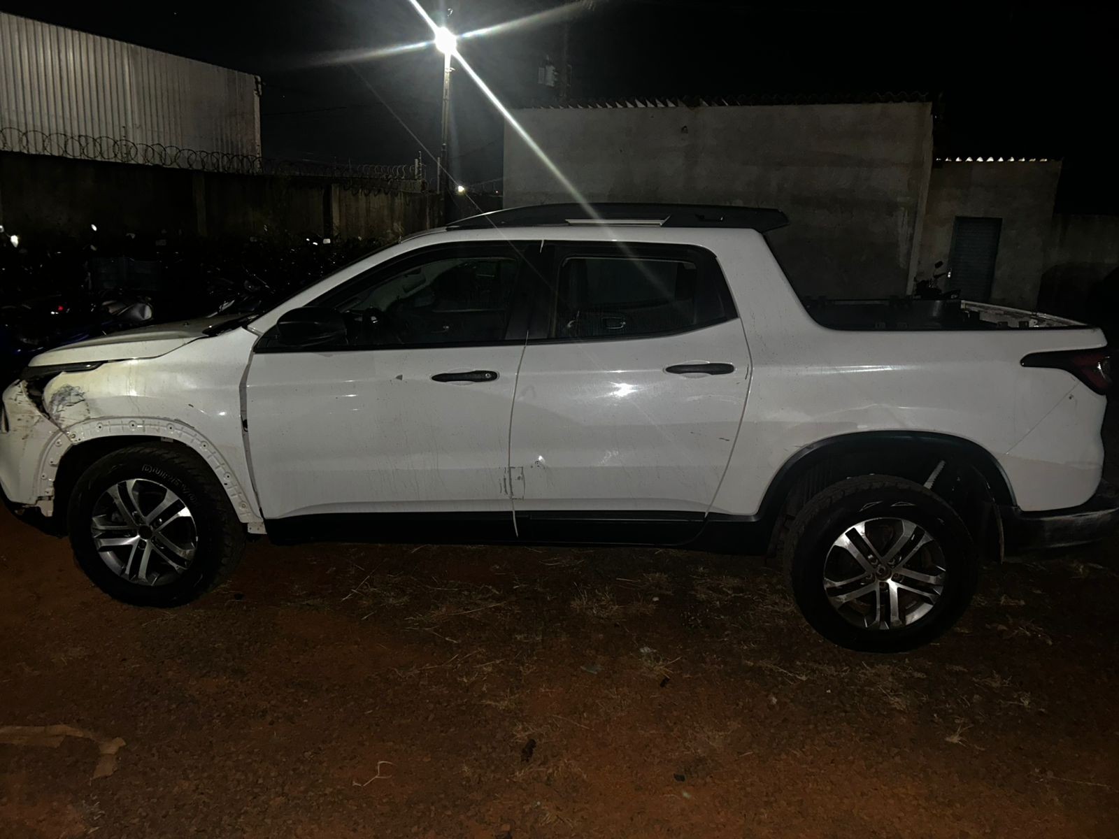 Dono de lava a jato é baleado durante roubo de caminhonete de cliente em Uberlândia