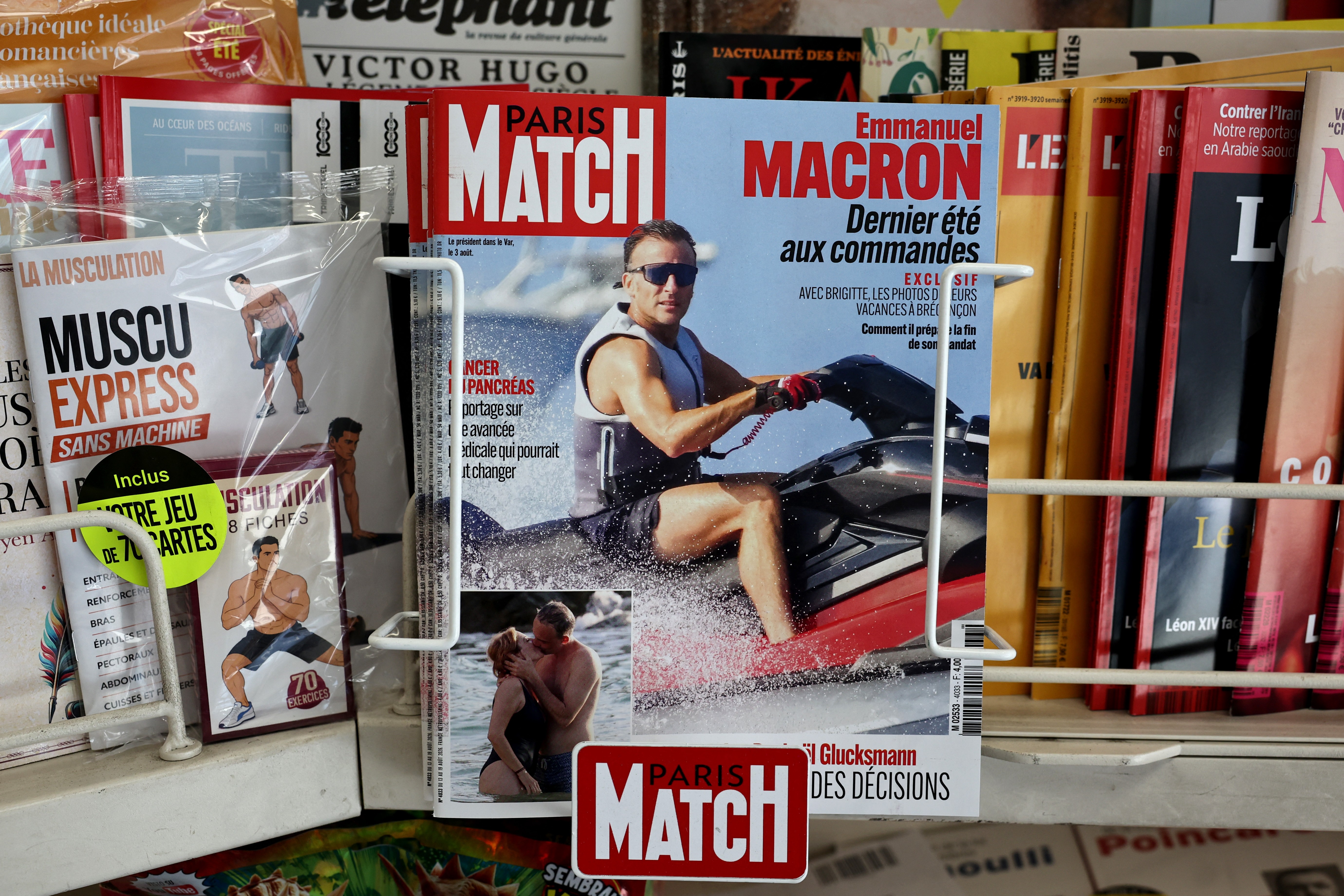 Macron é alvo de críticas após fotos de férias em meio a incêndios e onda de calor na França