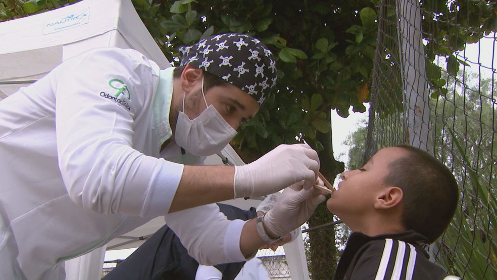 Projeto 'Dentistas do Bem' cuida dos sorrisos de crianças carentes — Foto: Reprodução EPTV