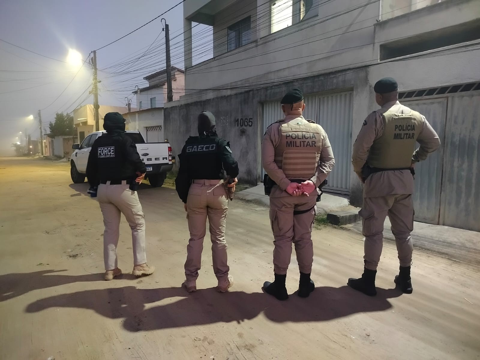Quatro policiais militares são presos suspeitos de sequestrar, manter em cárcere e matar dois jovens no extremo sul da Bahia