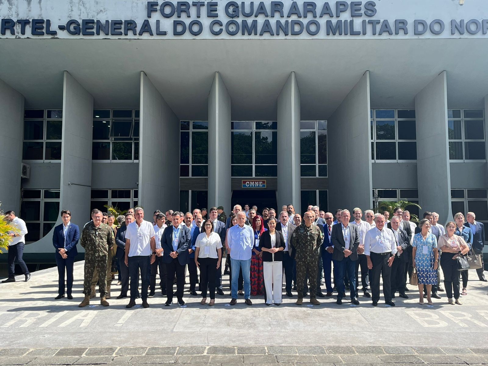 Decisão de construir Escola de Sargentos do Exército em área de proteção ambiental é irreversível, diz ministro da Defesa