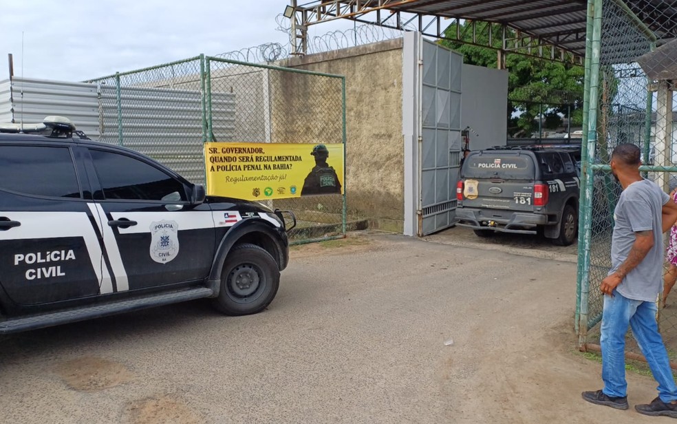Detentos  fogem do Conjunto Penal de Feira de Santana — Foto: Carlos Valadares