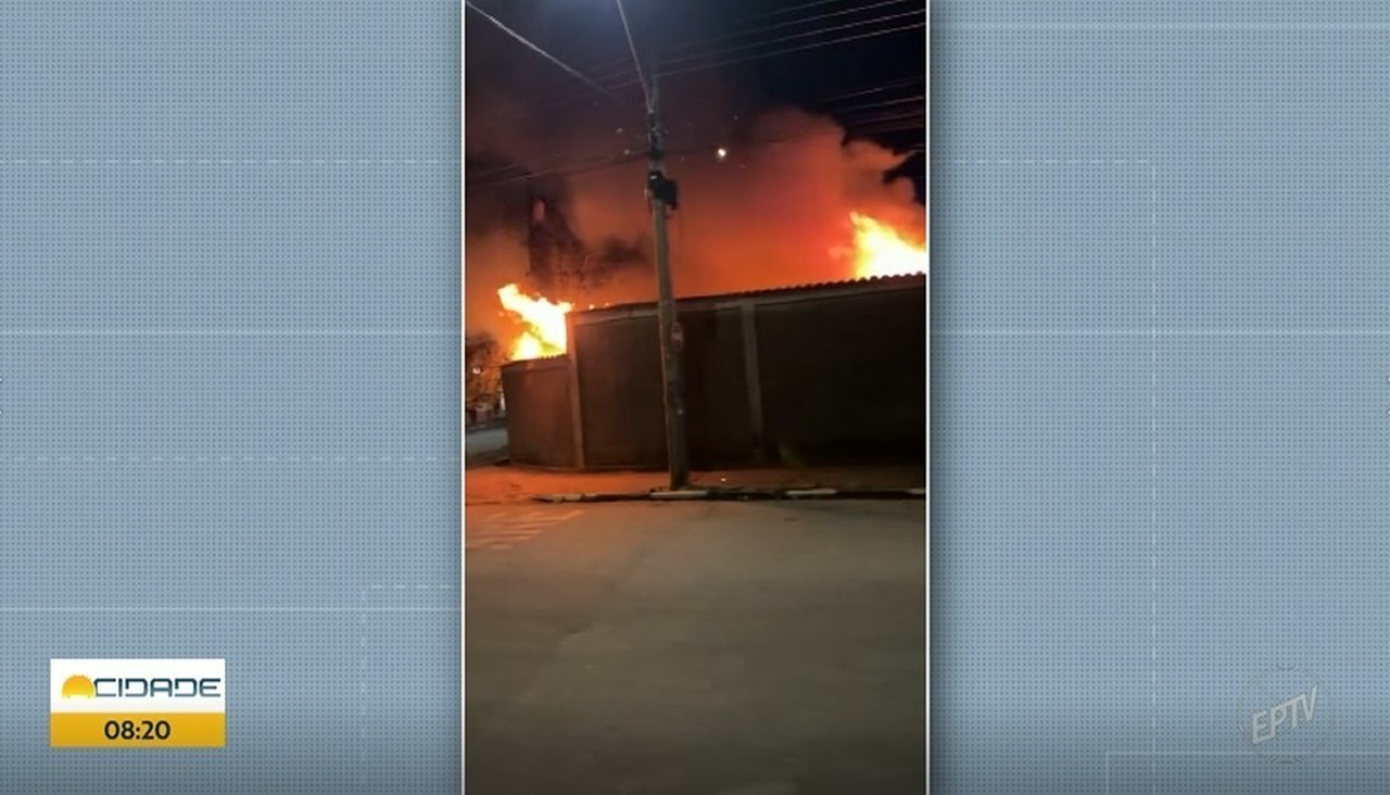 Incêndio destrói casa no bairro Vila Nova em Cosmópolis 