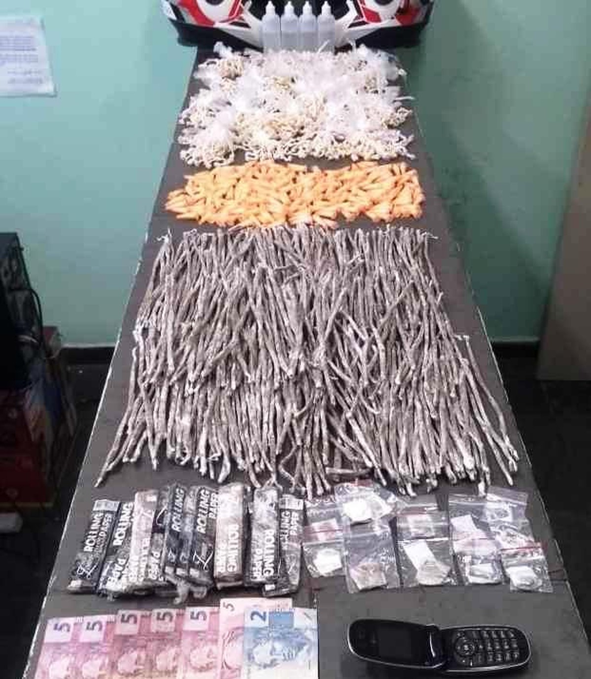Traficante é preso com mais de 2 mil porções de drogas em São Vicente
