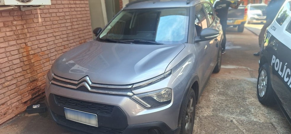 Adolescente transportava mais de 500 quilos de drogas em carro — Foto: Pontal News