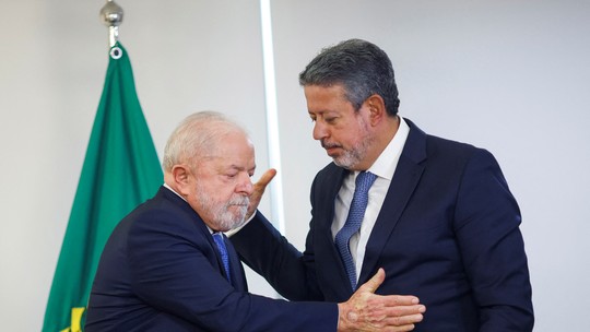 Lula deve decidir em reunião emergencial como e quando vai receber Lira