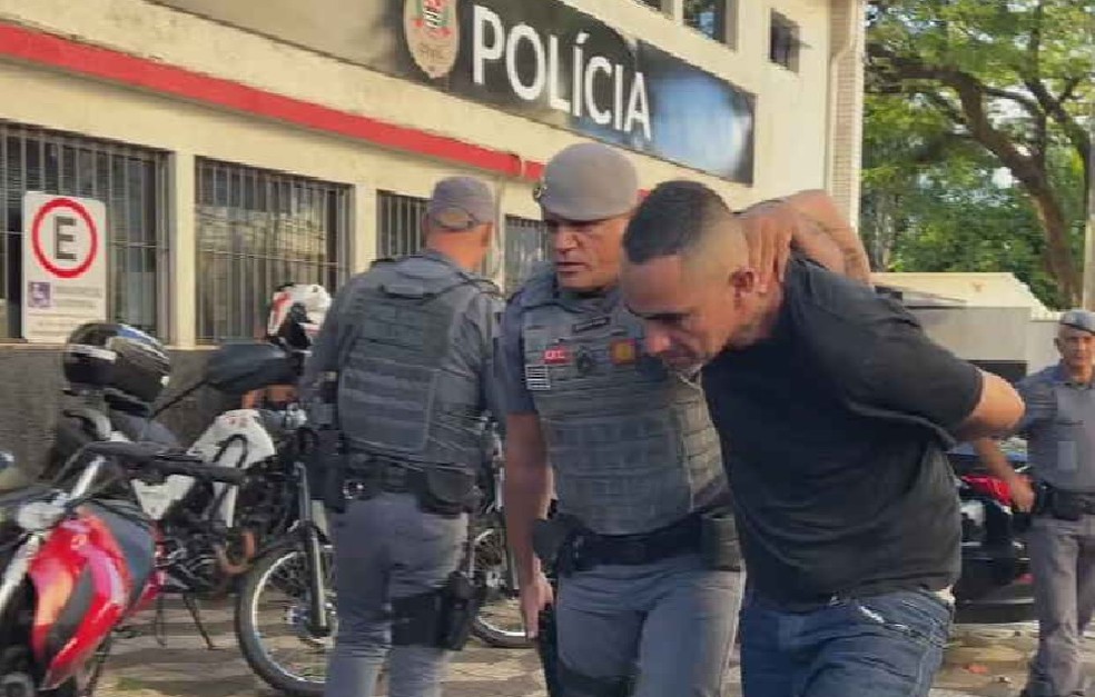 Homem confessou ter esfaqueado ex-companheira em shopping de Bauru &mdash; Foto: TV TEM/Reprodu&ccedil;&atilde;o