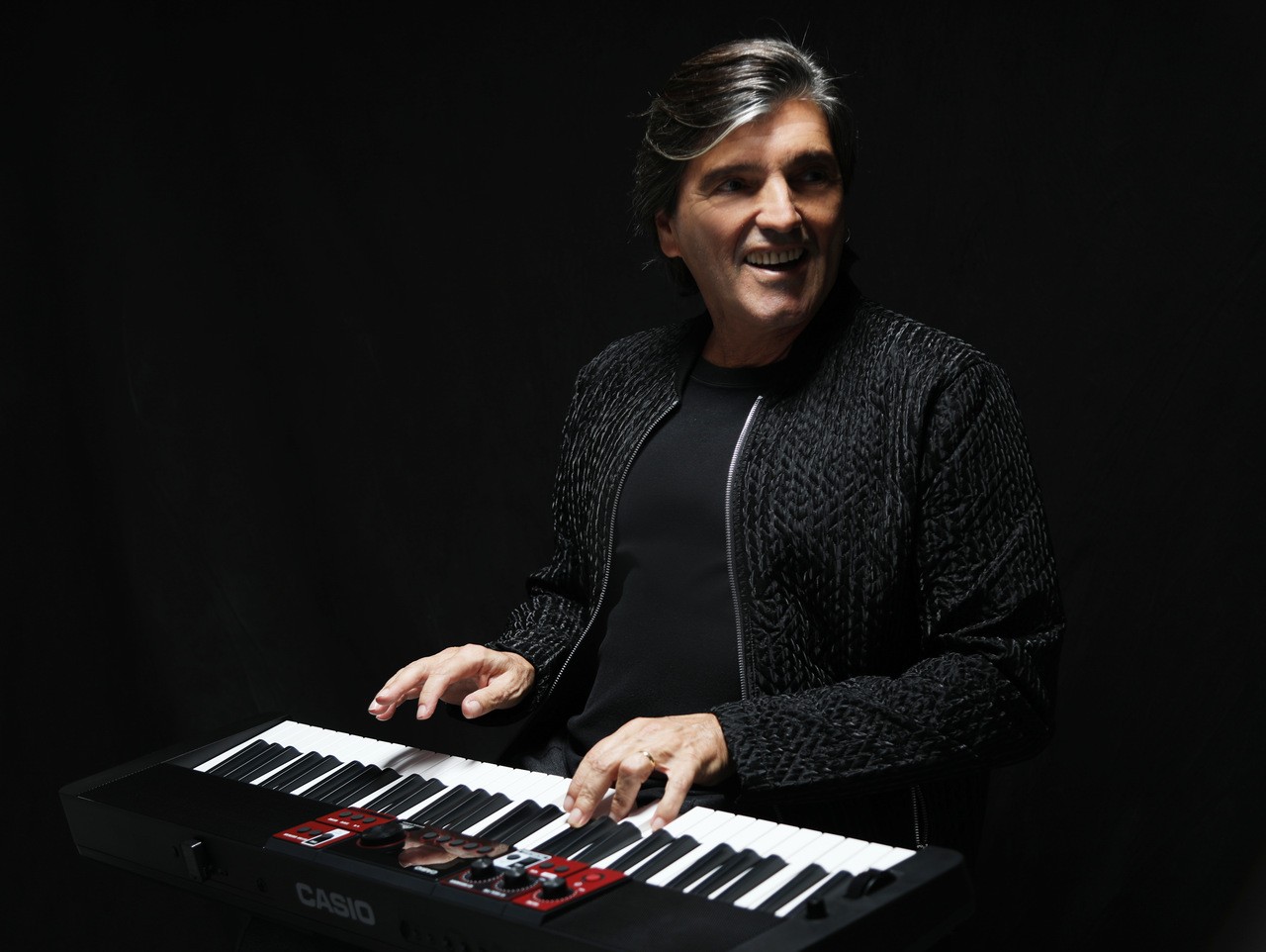 Nico Rezende realiza ‘antigo sonho de consumo’ e abre parceria com Nelson Motta no álbum autoral ‘Primeira vez’