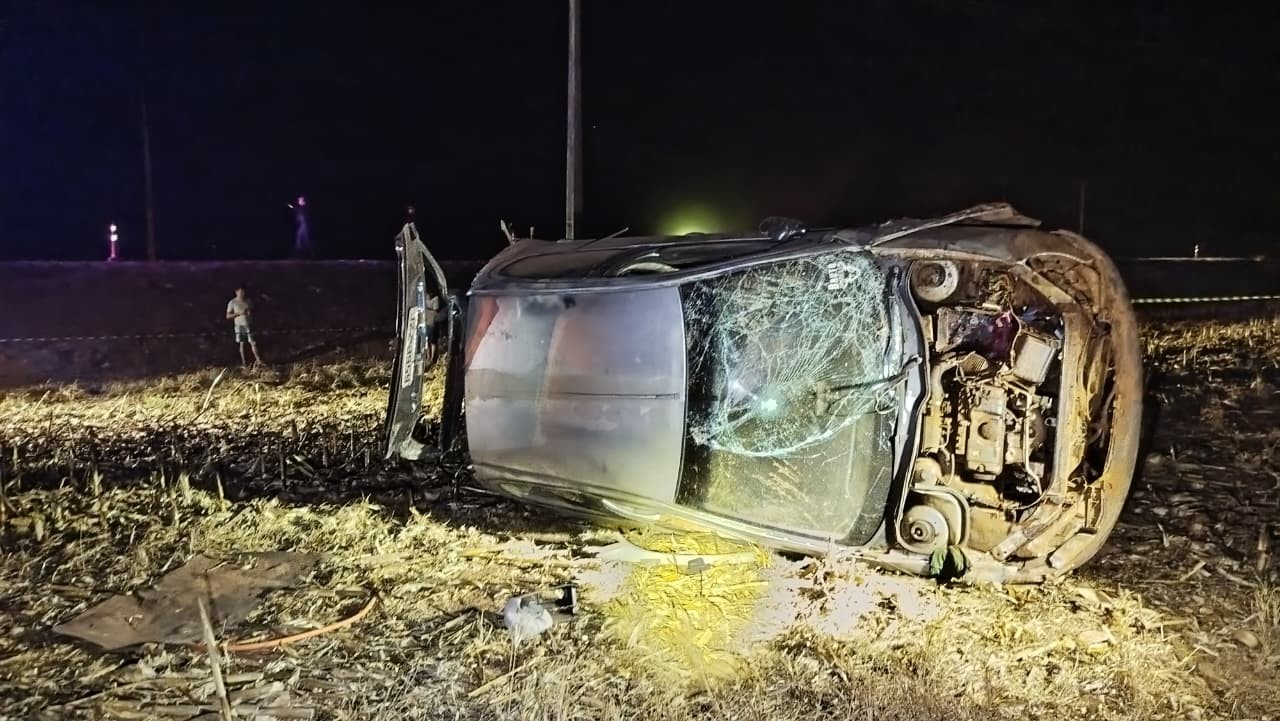 Motorista morre após capotamento de carro na MT-449