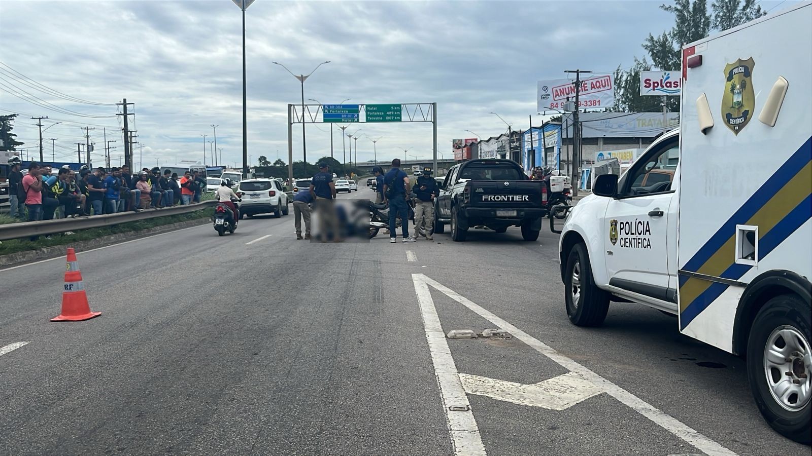 Passageira de moto por aplicativo morre em acidente na BR-101 na Grande Natal