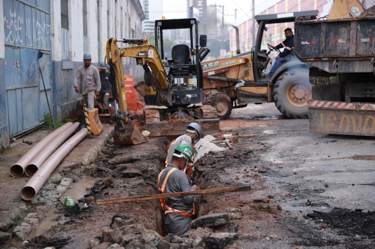 Trânsito na Rua Bernal do Couto, em Belém, é interditado para obra de saneamento