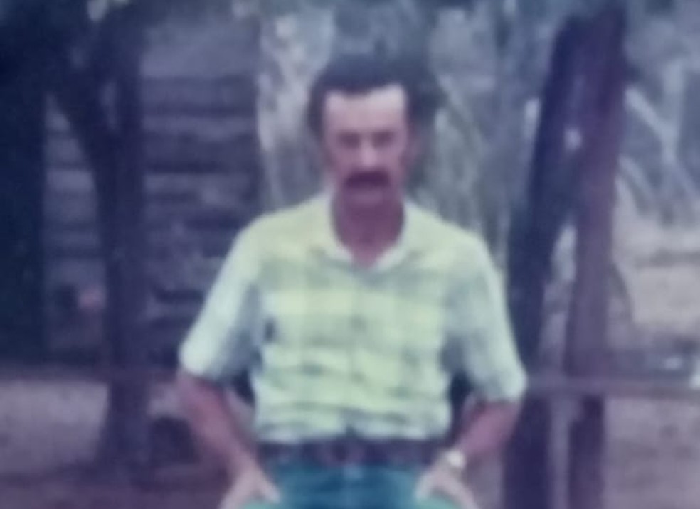 Sebastião Tigre foi o homem que adotou Francisco Josenildo, na década de 1990, em Brasiléia — Foto: Arquivo pessoal