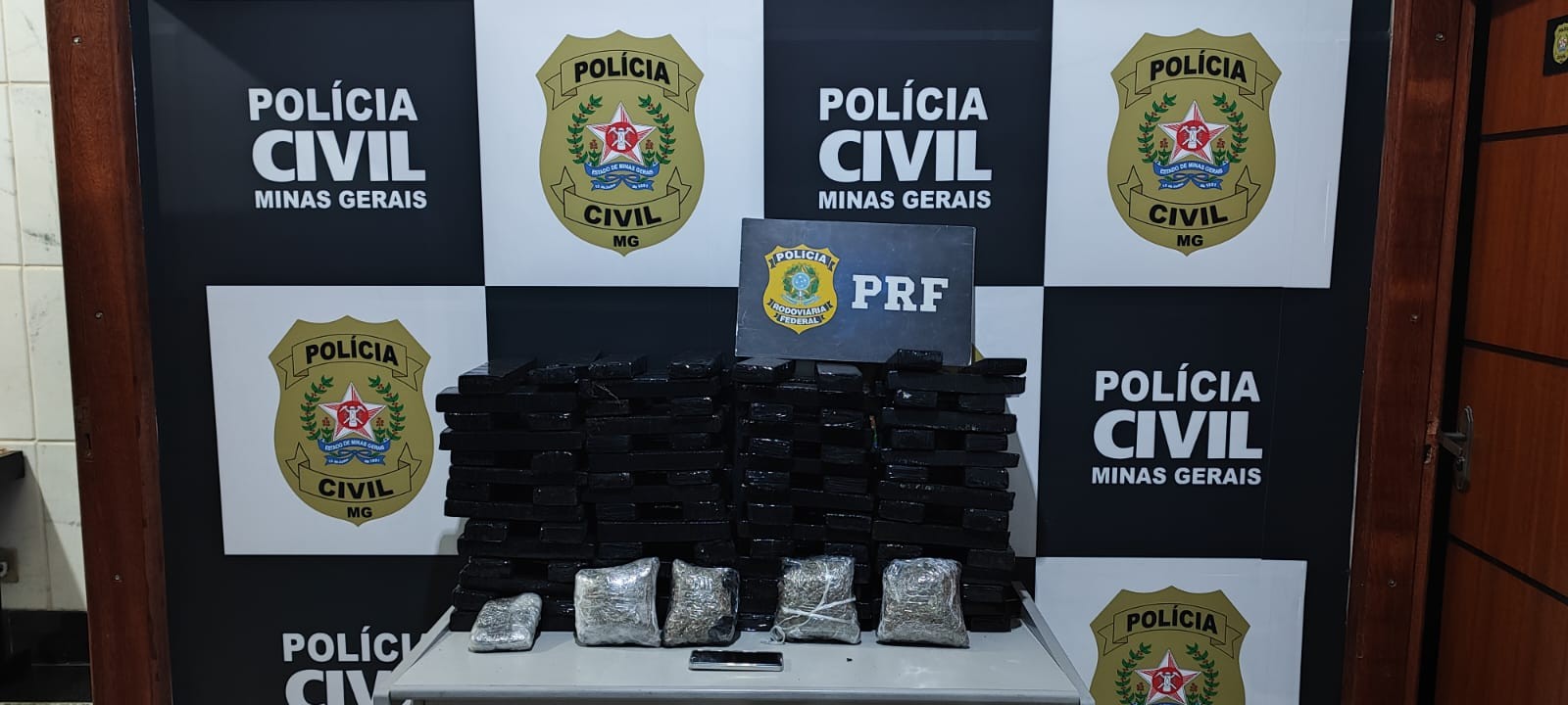 Motorista é preso com 200 quilos de maconha que seria levada para Muriaé