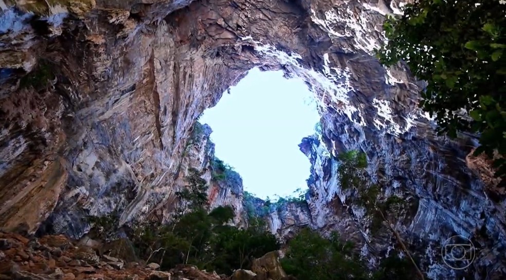 Caverna do Janelão possui abertura em forma de coração. — Foto: TV Globo/Reprodução