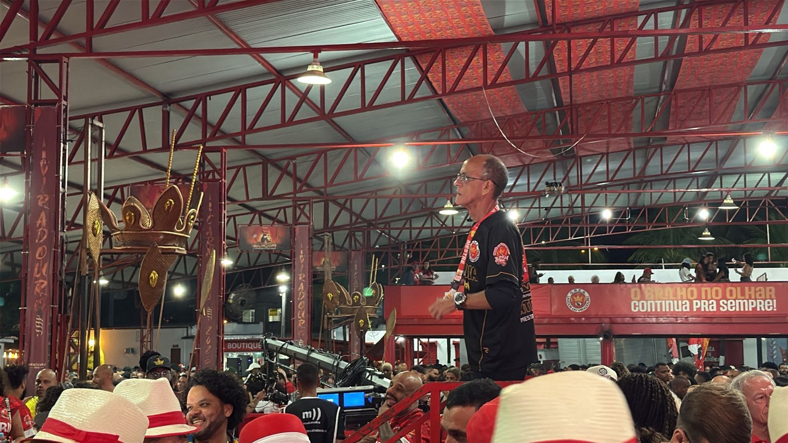 'Pra Cima, Ciça': Viradouro anuncia homenagem ao mestre de bateria no Carnaval 2026