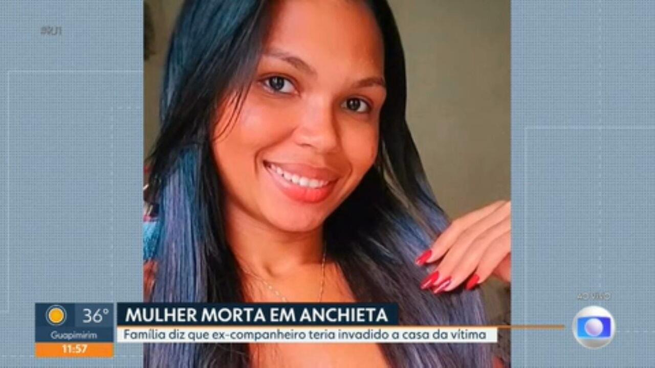 Jovem é morta a facadas pelo ex que invadiu casa pelo buraco do ar-condicionado para atacá-la no Rio
