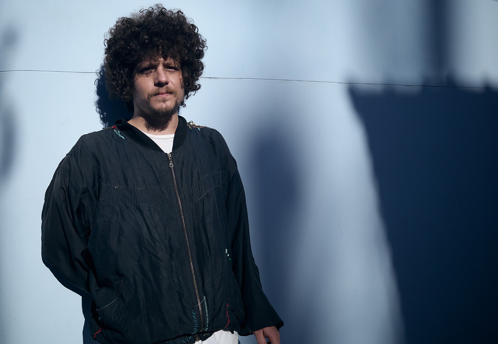 Chico Chico inclui Bob Dylan e Crosby, Stills, Nash & Young no repertório do álbum autoral ‘Let it burn / Deixa arder’