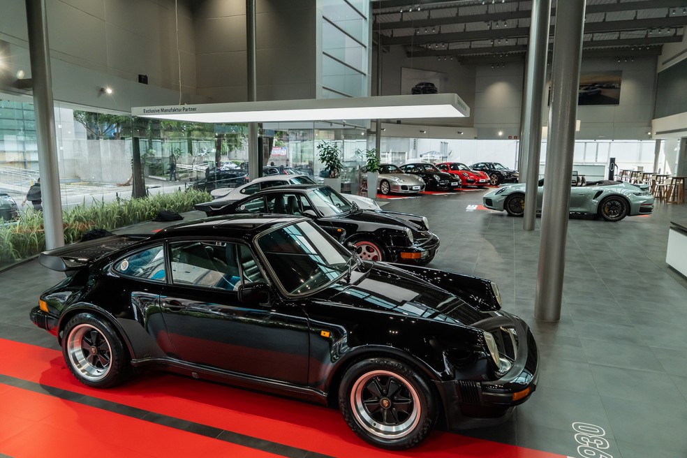 Porsche 911 Turbo da geração 930 (1975-1989) era difícil de domar. — Foto: Divulgação / Porsche