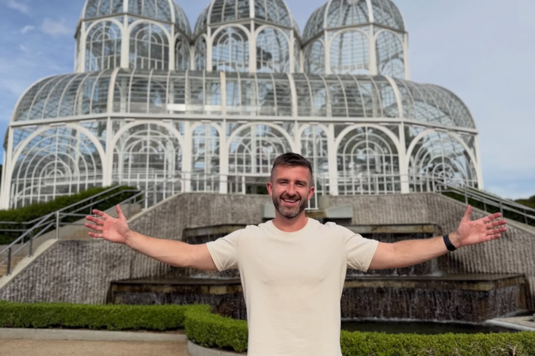 Curitiba encanta influenciador britânico e vira exemplo para turismo em Goiânia