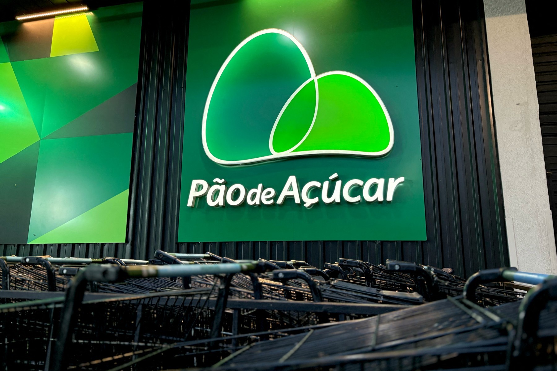 Mais lojas, mais problemas? Entenda por que supermercados já não apostam tanto em lojas físicas