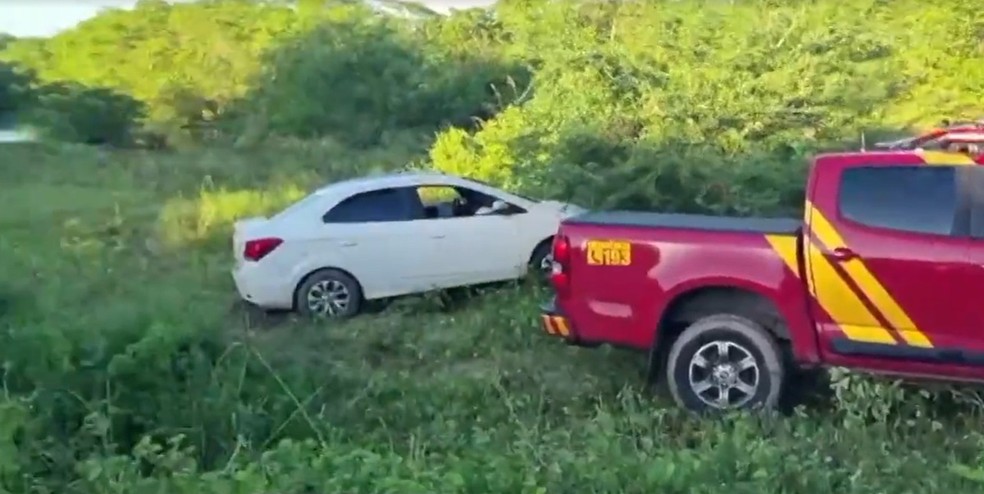 Carro do homem foi encontrado próximo à margem do Rio Potengi, em São Gonçalo do Amarante — Foto: Inter TV Cabugi/Reprodução