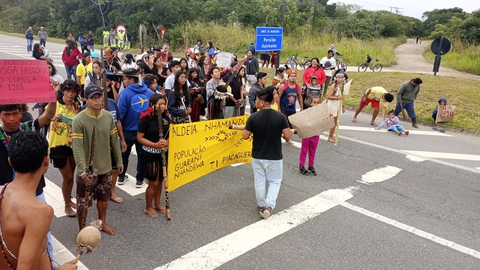 Manifestação aconteceu na Rodovia Padre Manoel da Nóbrega, entre as cidades de Peruíbe e Itanhaém, no litoral de São Paulo — Foto: Reprodução
