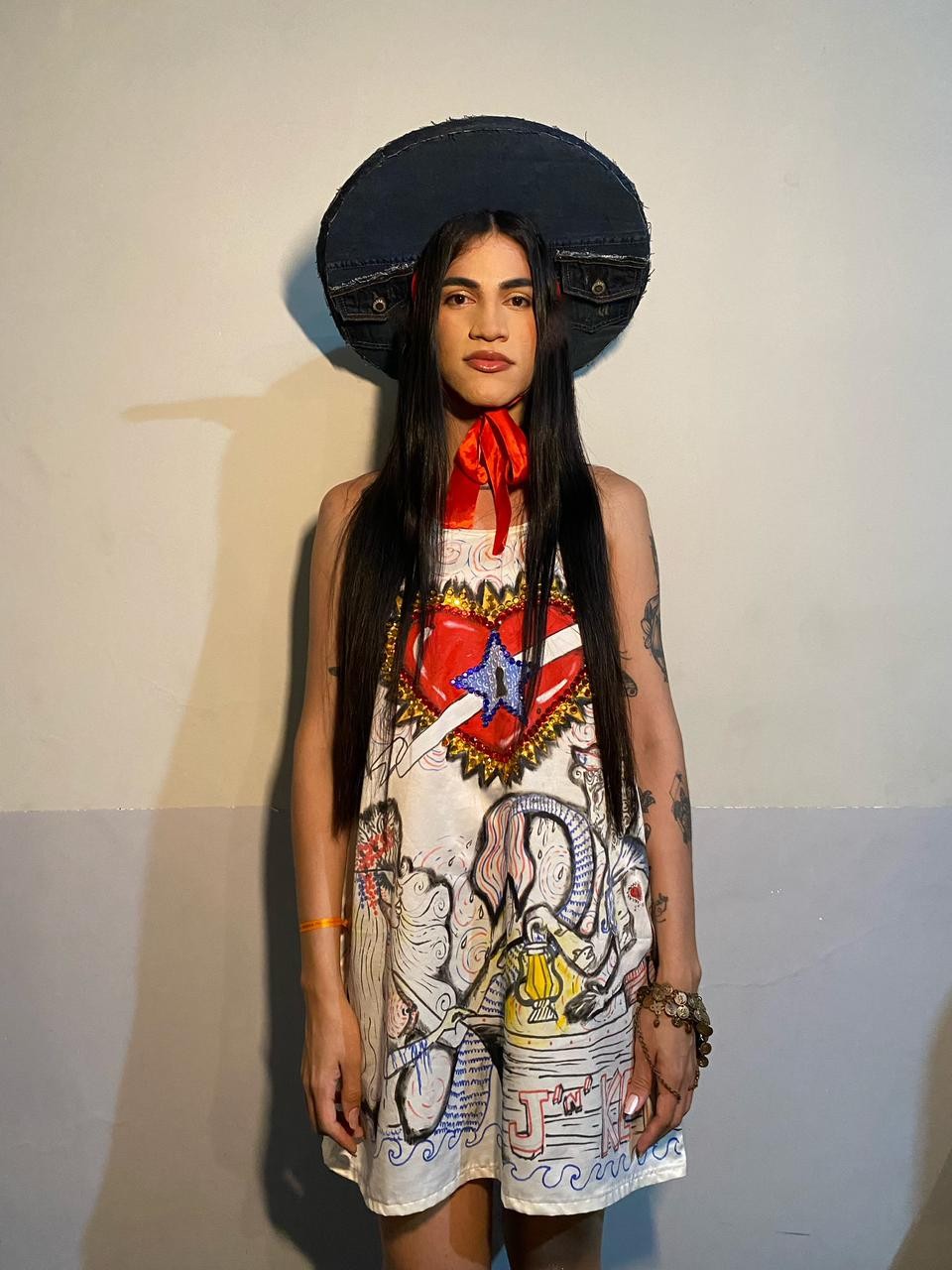 Estilista paraense entrega look inspirado no Círio para Marina Sena no Festival Psica, em Belém