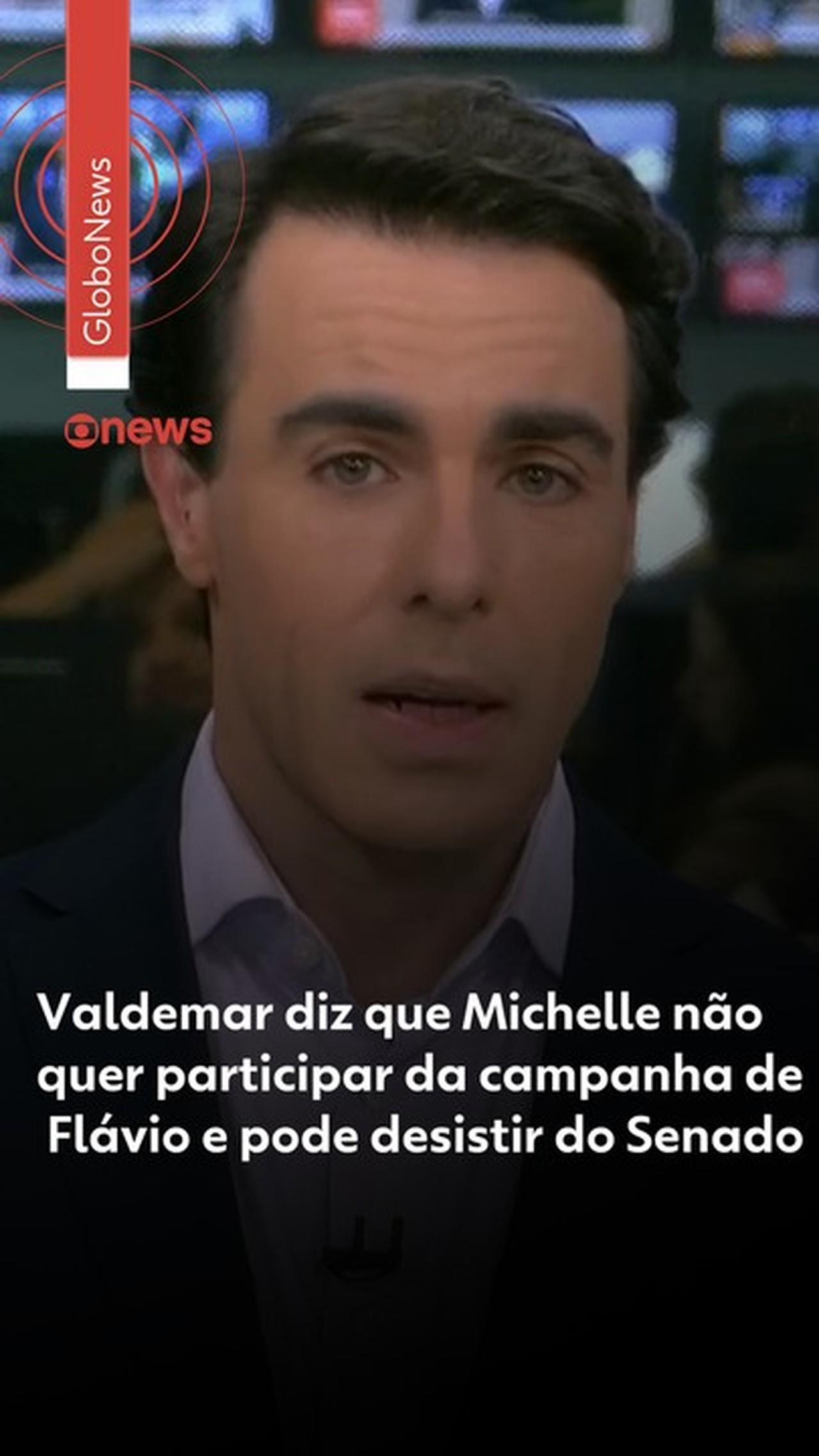 PL Mulher homenageia Michelle Bolsonaro com cardboard após saída