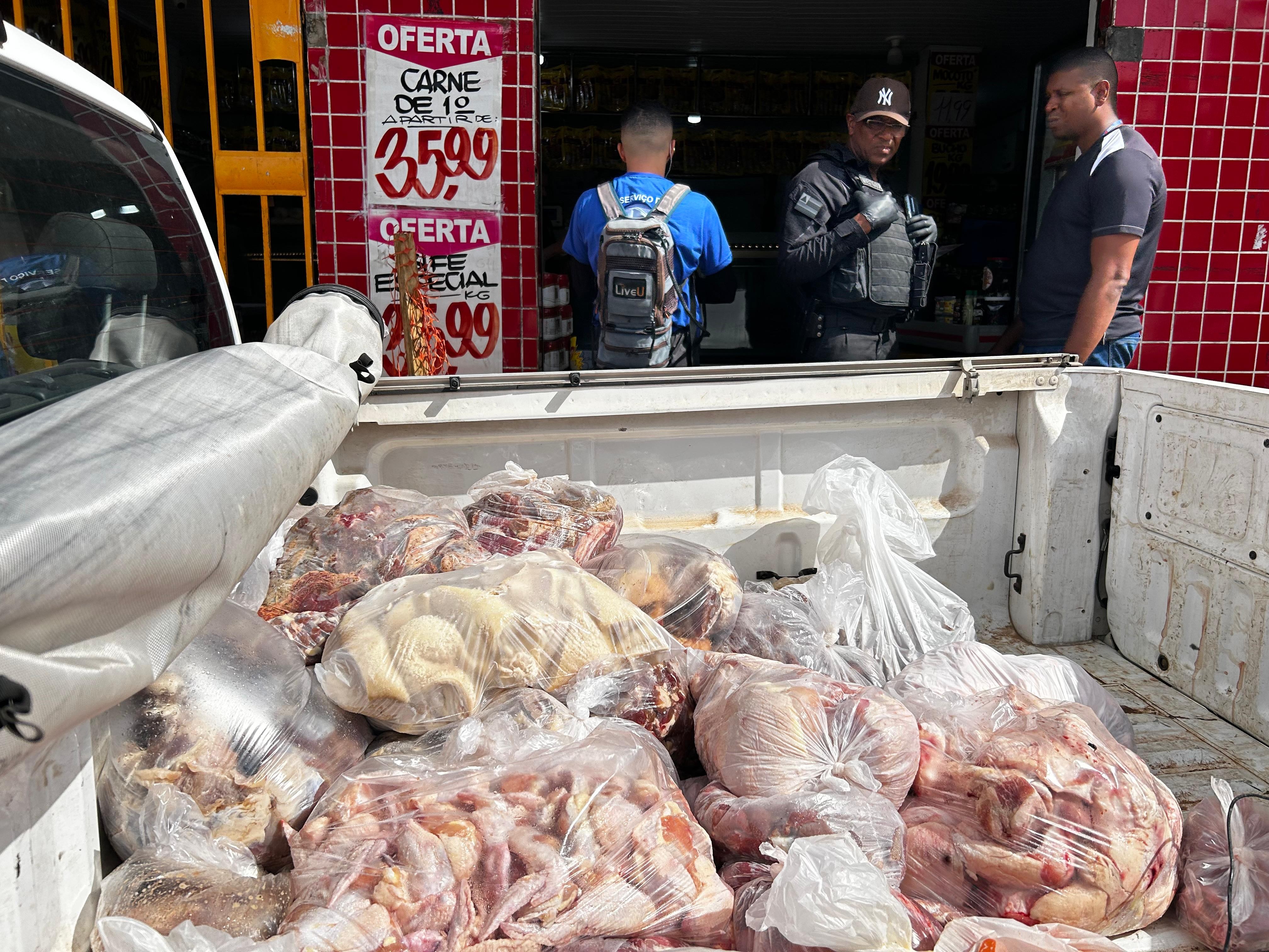 Homem é preso e meia tonelada de carne sem comprovação de procedência é apreendida durante operação em Salvador