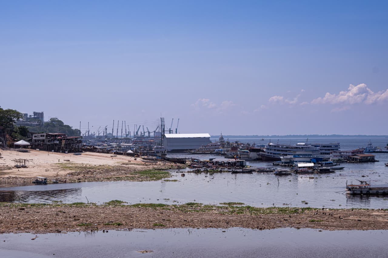 Rio Negro baixa 2 metros em Manaus em 25 dias; nível está abaixo do registrado em 2025