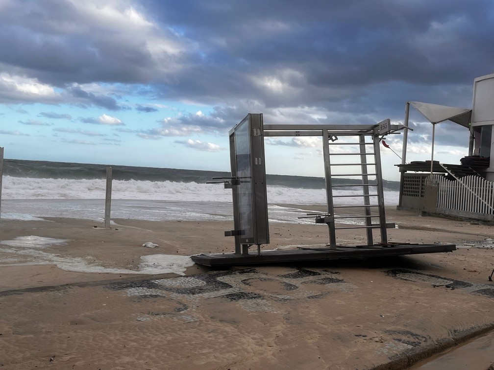 Ressaca no Leblon — Foto: Ben-Hur Correia/TV Globo