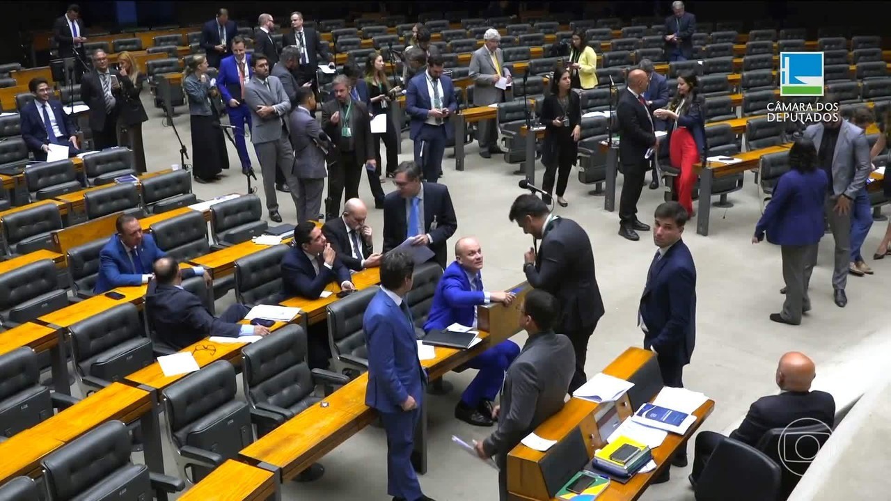 Câmara aprova projeto que enfraquece fiscalização e alivia punições a  partidos políticos