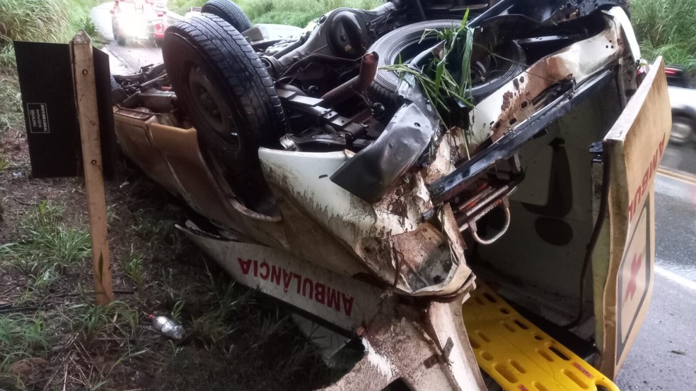 Veículo após acidente — Foto: Polícia Militar Rodoviária/Divulgação