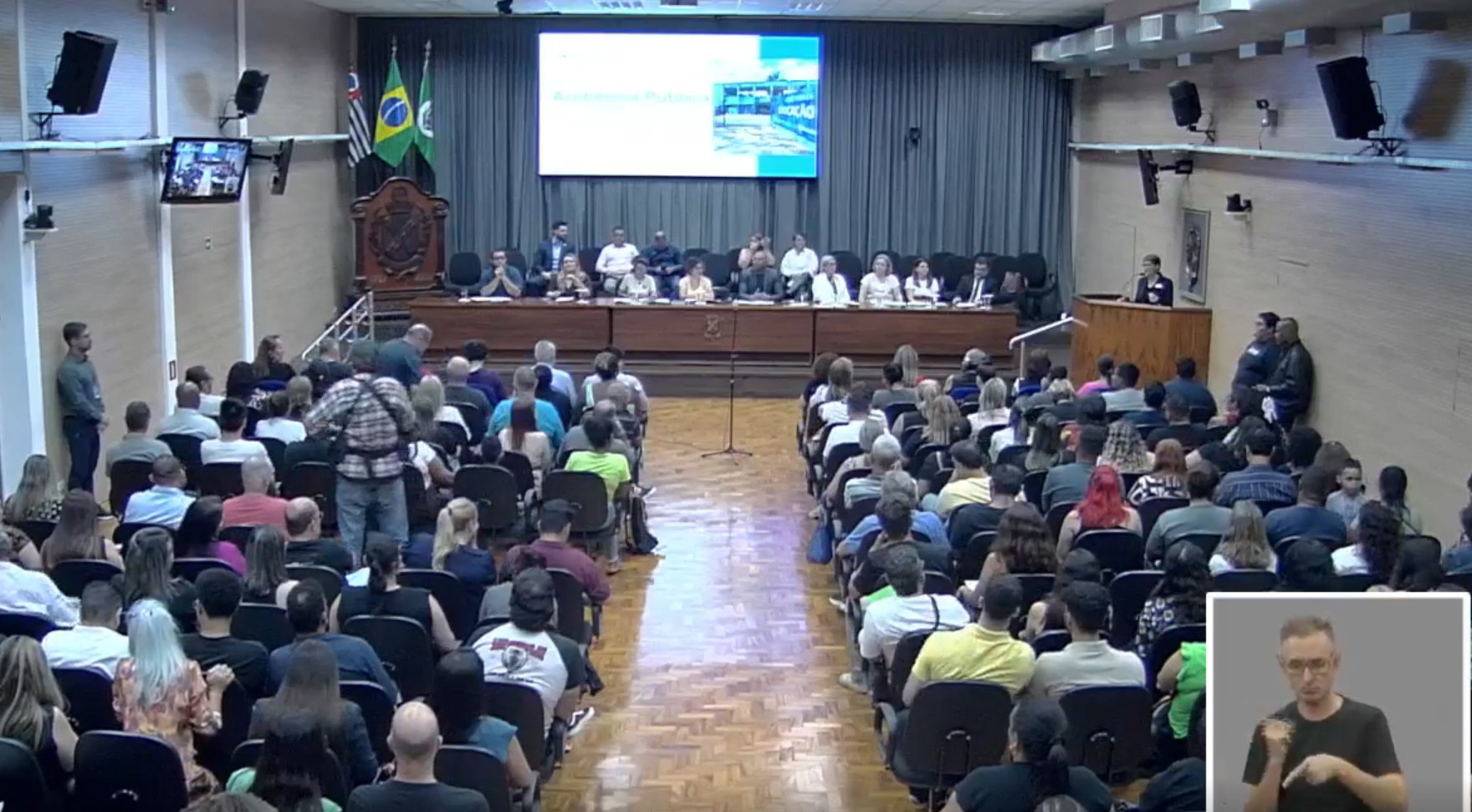 Conselhos pedem revisão de edital para contratar 500 cuidadores com ensino médio para alunos com deficiência em Piracicaba