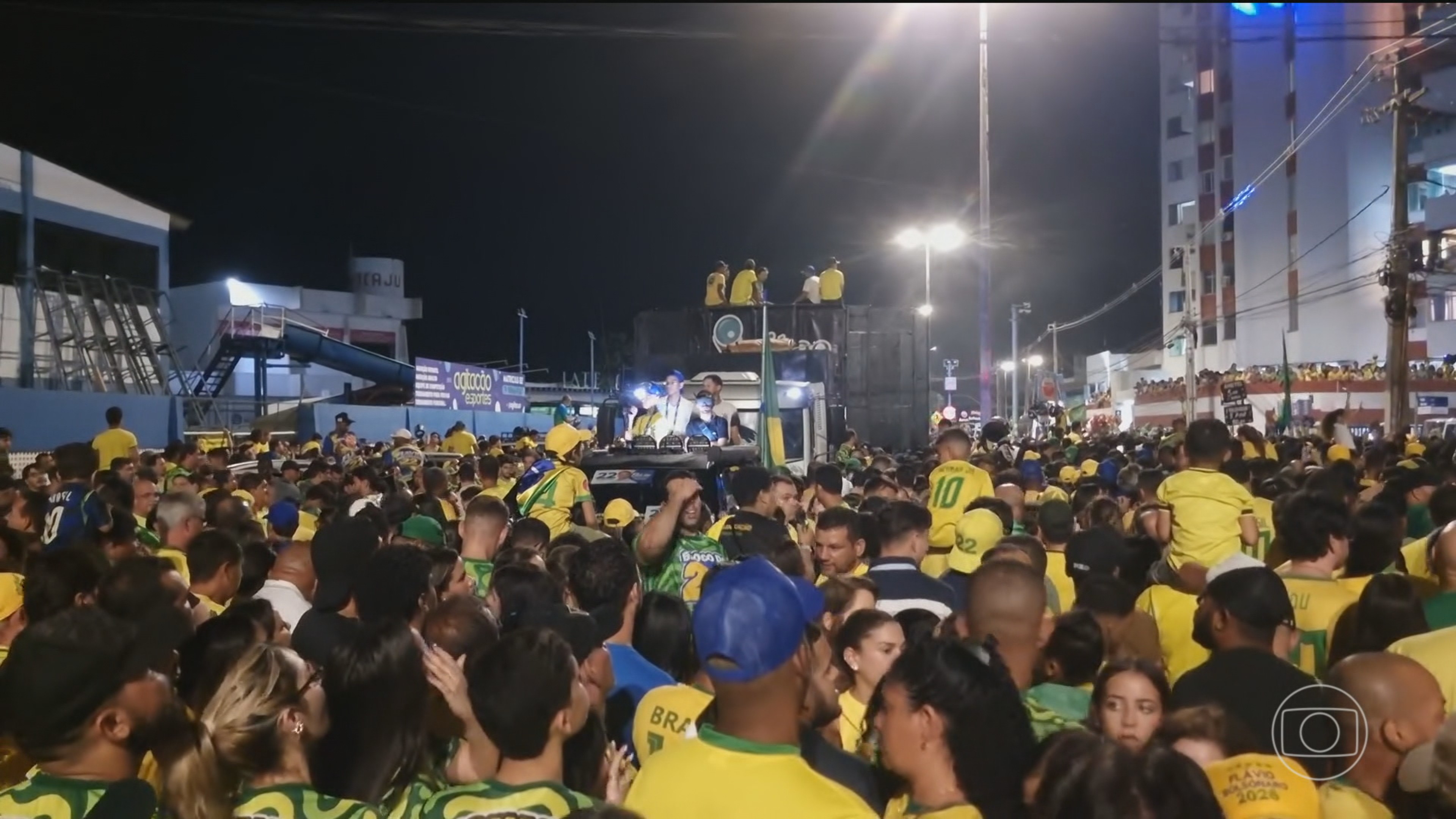 Flávio Bolsonaro, candidato do PL à Presidência, se reúne com cantores sertanejos em Goiás