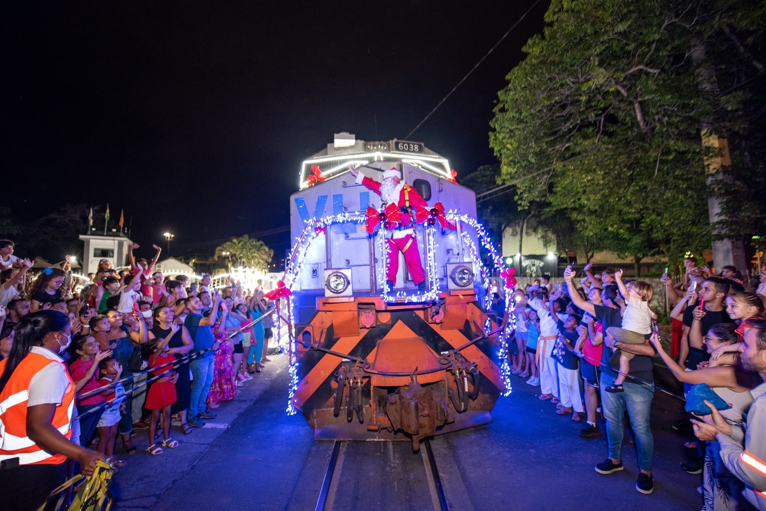 Maria Fumaça realiza passeios noturnos com o Papai Noel entre São João del Rei e Tiradentes