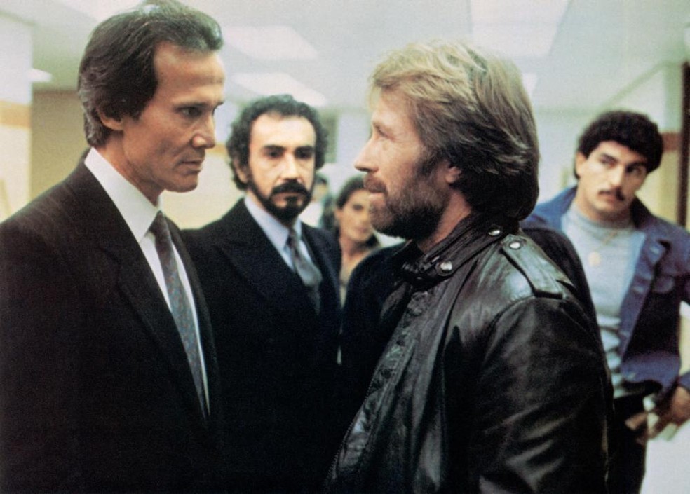 Chuck Norris em cena do filme Código do Silêncio. — Foto: Reprodução