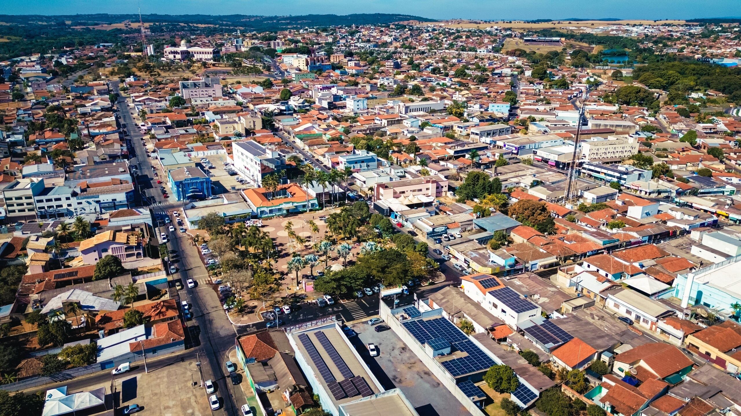 Prefeitura de Trindade abre seleção com salários de até R$ 4,1 mil