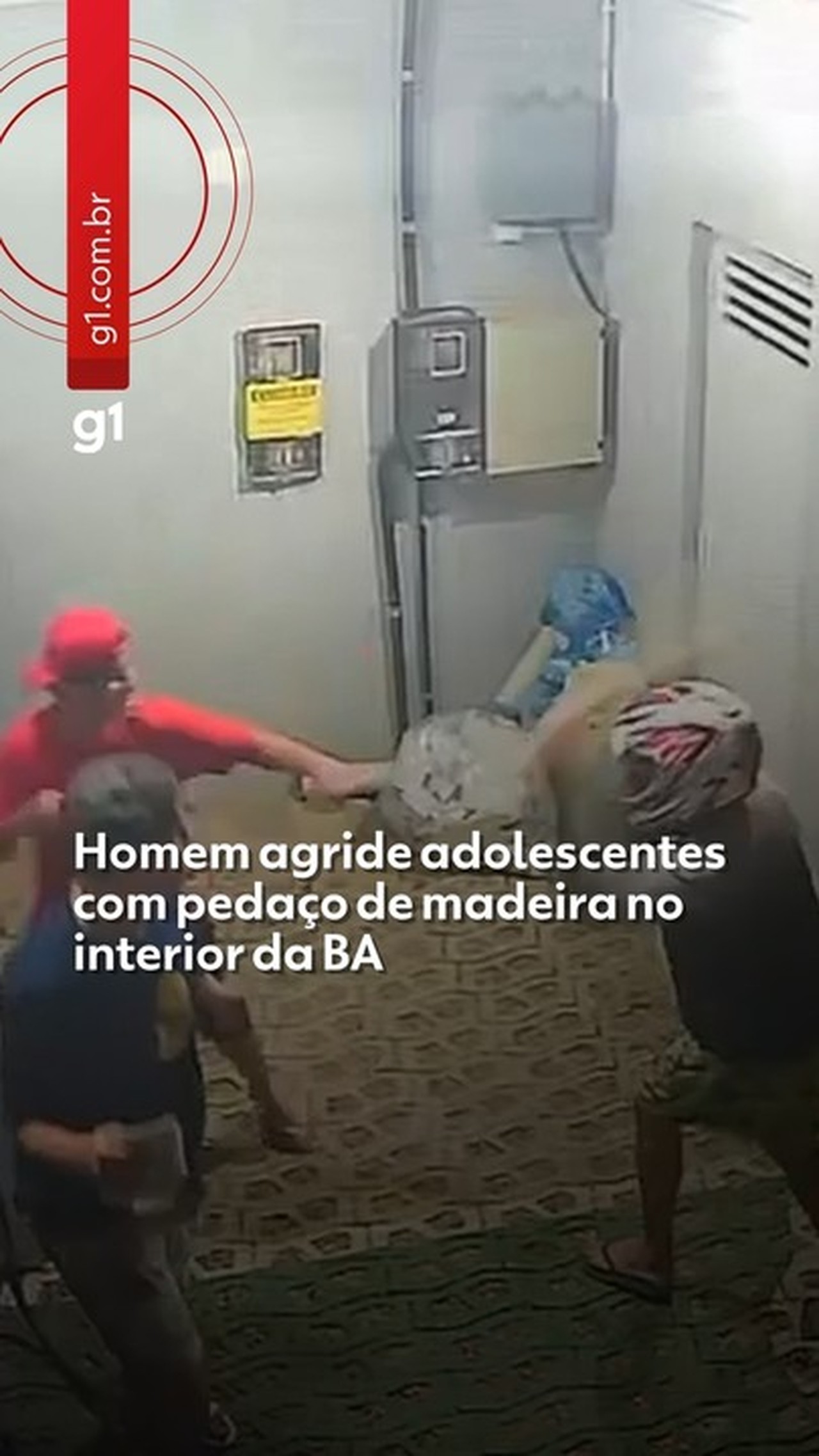Adolescente é agredido com pedaço de madeira após bola bater em portão de casa na Bahia