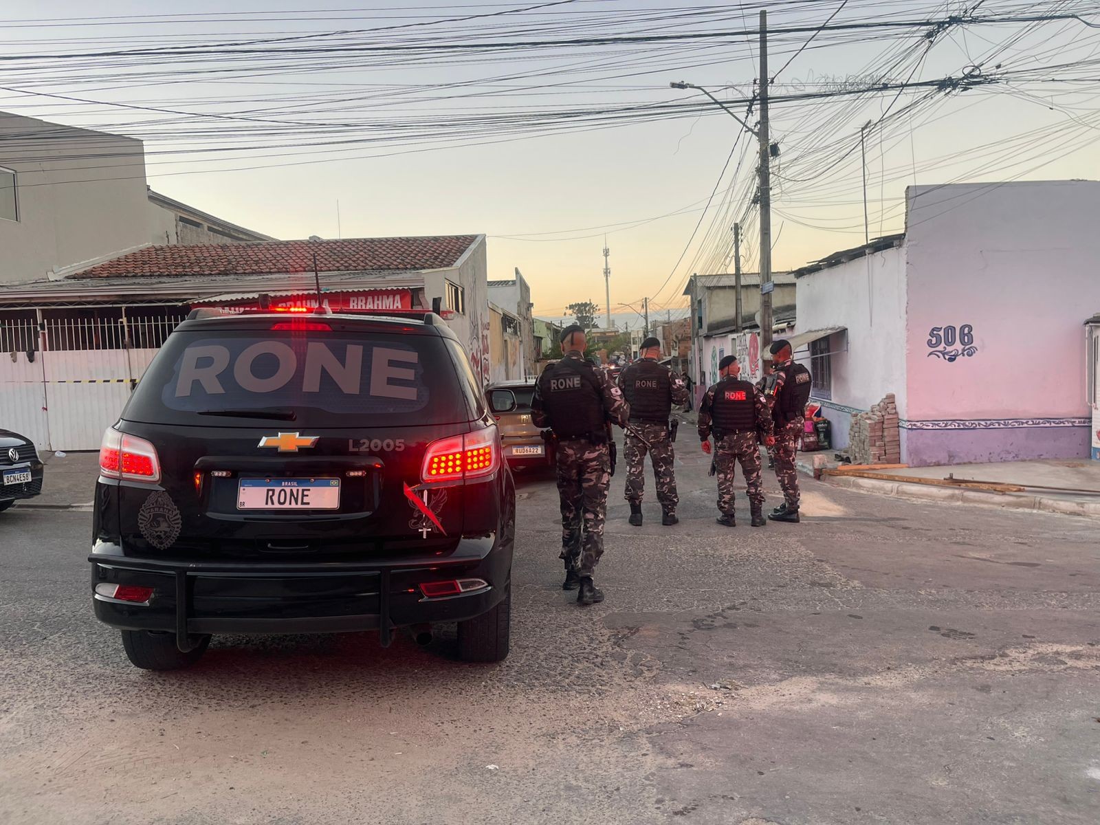 Megaoperação com mais de 40 mandados mira tráfico e homicídios em Curitiba; uma pessoa morreu em confronto