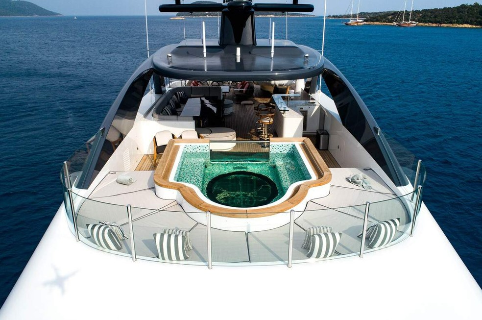 Iate STARBURST III — Foto: Reprodução/neoyachting