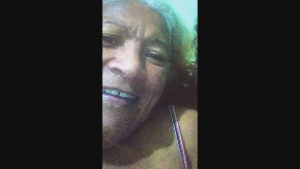 Janaína foi encontrada morta dentro de casa — Foto: Reprodução