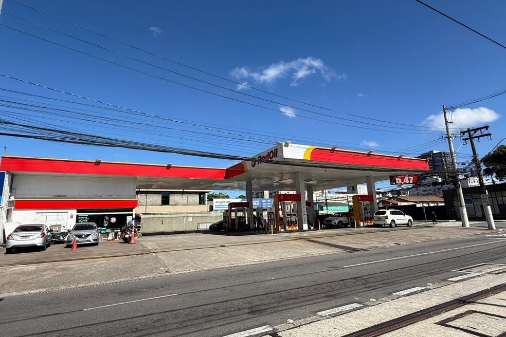 Posto de combustível em Santos é alvo da Operação Octanagem, deflagrada pela Polícia Civil — Foto: Yasmin Braga/TV Tribuna
